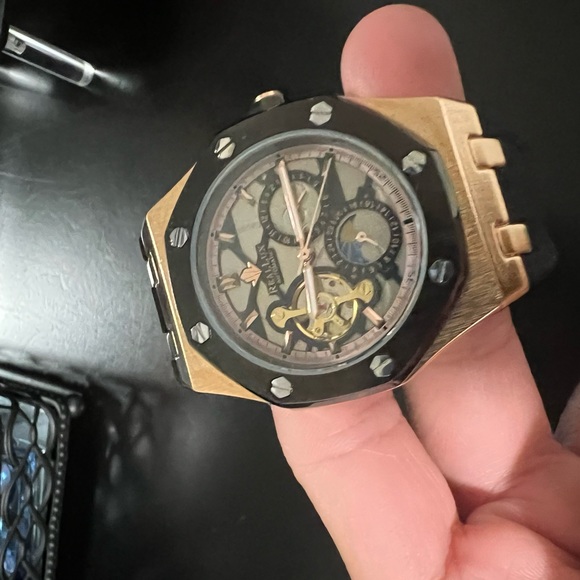 Never used just left it in my closet and I’m open to any offers - Picture 7 of 9